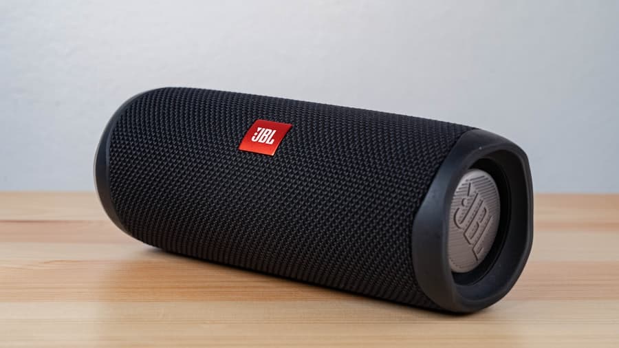 Fast-charge White Bluetooth Speaker 24